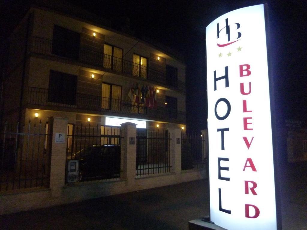 Hotel Bulevard 오라데아 외부 사진