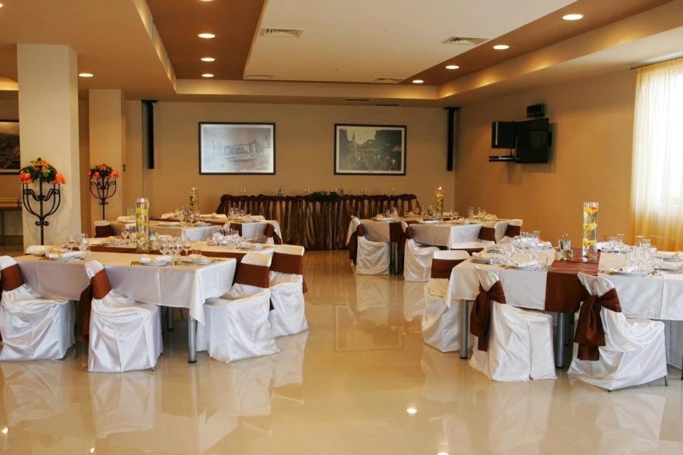 Hotel Bulevard 오라데아 외부 사진